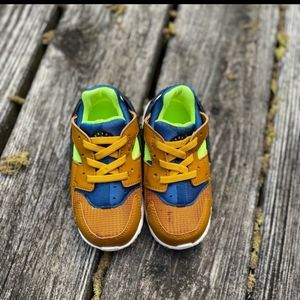 Nike huaraches toddler